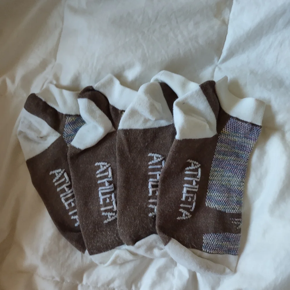 NWOT 2 Pairs of Athleta ankle socks